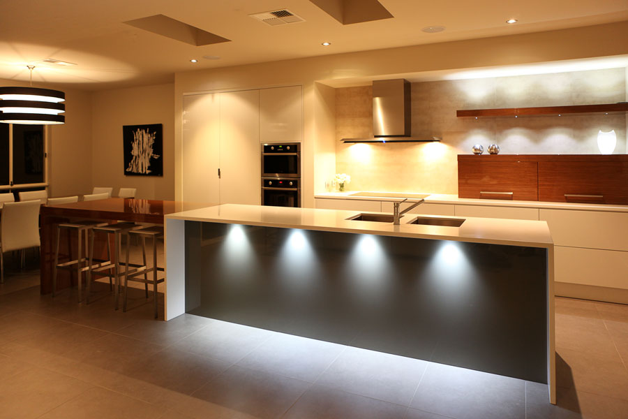 kitchen cabinet accent lighting idea